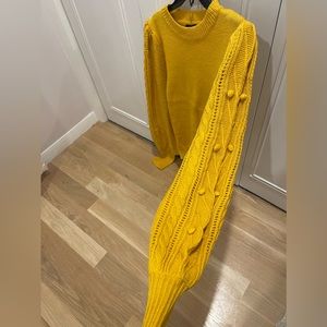 Medium sweater from VICI, beautiful yellow color and sleeve detail